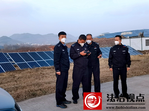 11月25日，枣庄市公安局山亭分局水泉派出所和刑侦大队民辅警利用无人机帮助徐姓村民紧急搜寻走失的羊群。.jpg